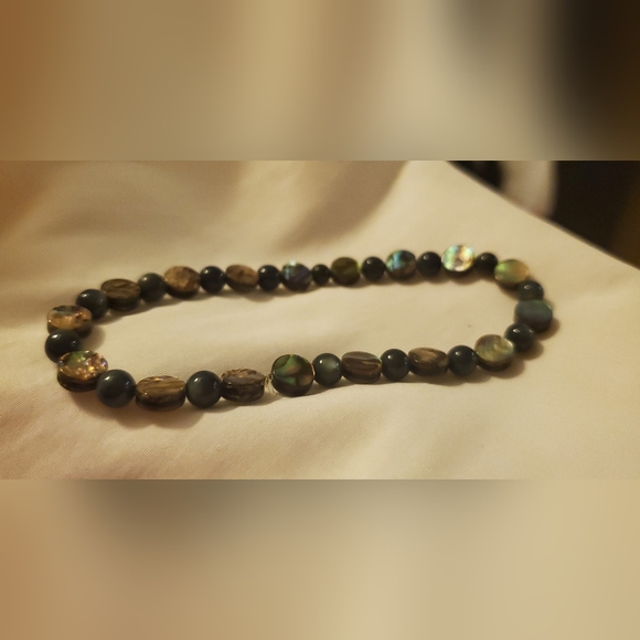 Shell Handmade Stretch Bracelet - Picture 4 of 7